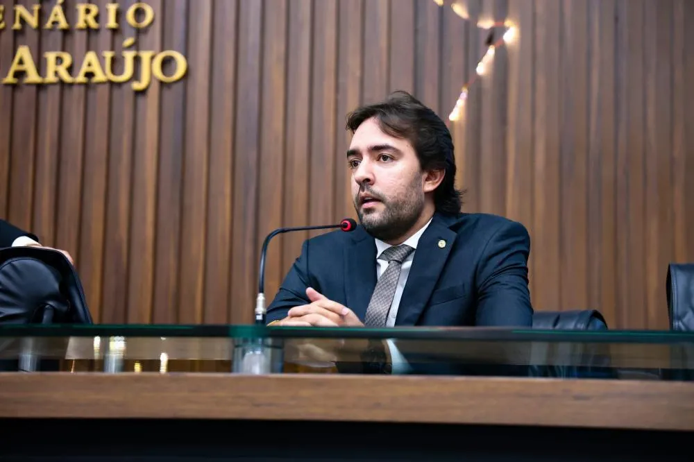Lei de Thiago Abrahim garante prioridade no fornecimento de carbonato de cálcio para gestantes vítimas de violência doméstica